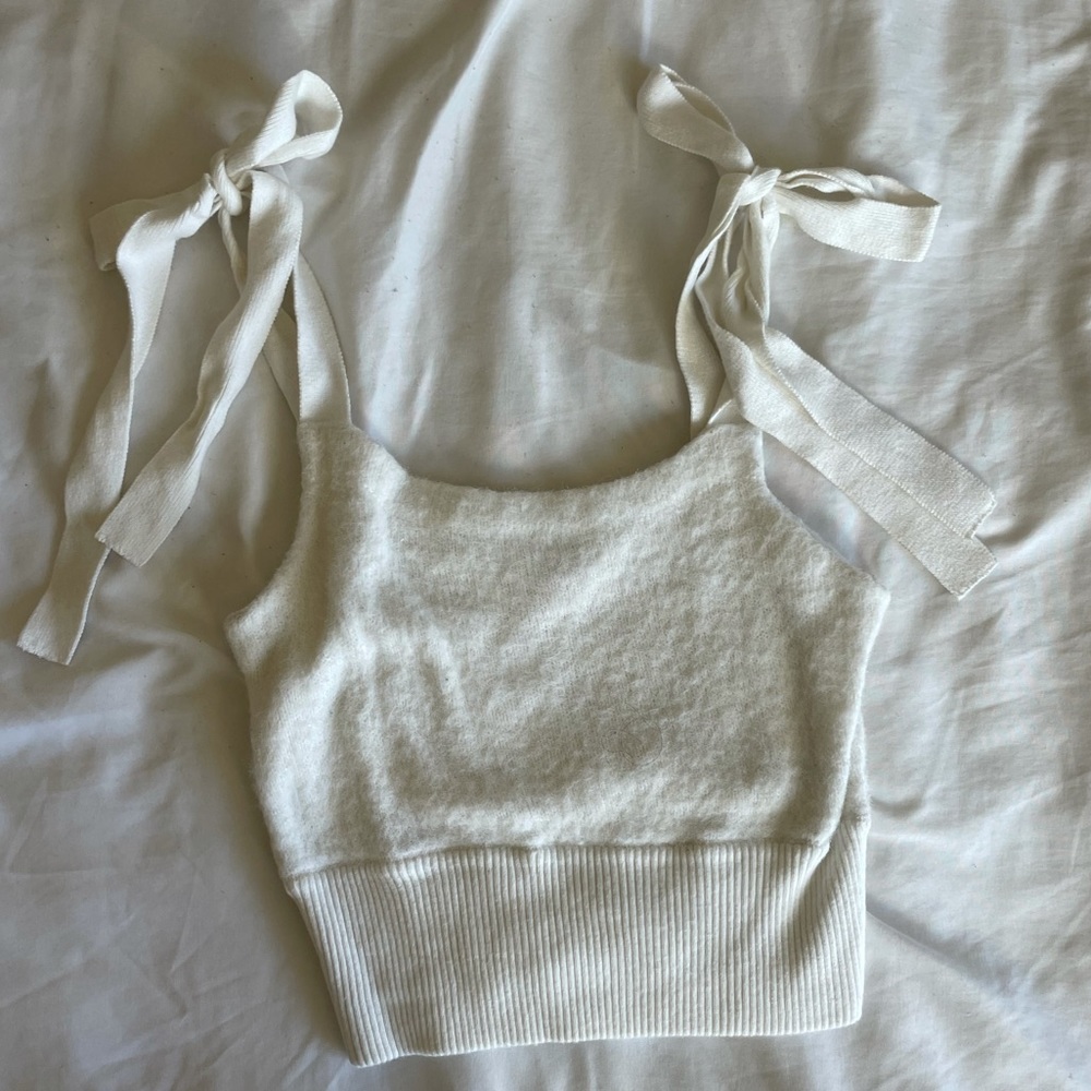 Fluffy WHITE CROP TOP